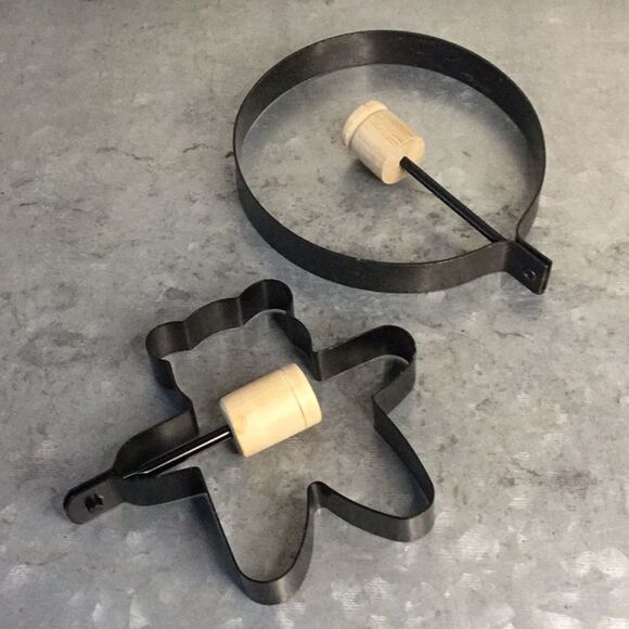 2 Farmhouse cookie cutters with wood handles metal wood reticulated circ… - Picture 1 of 5